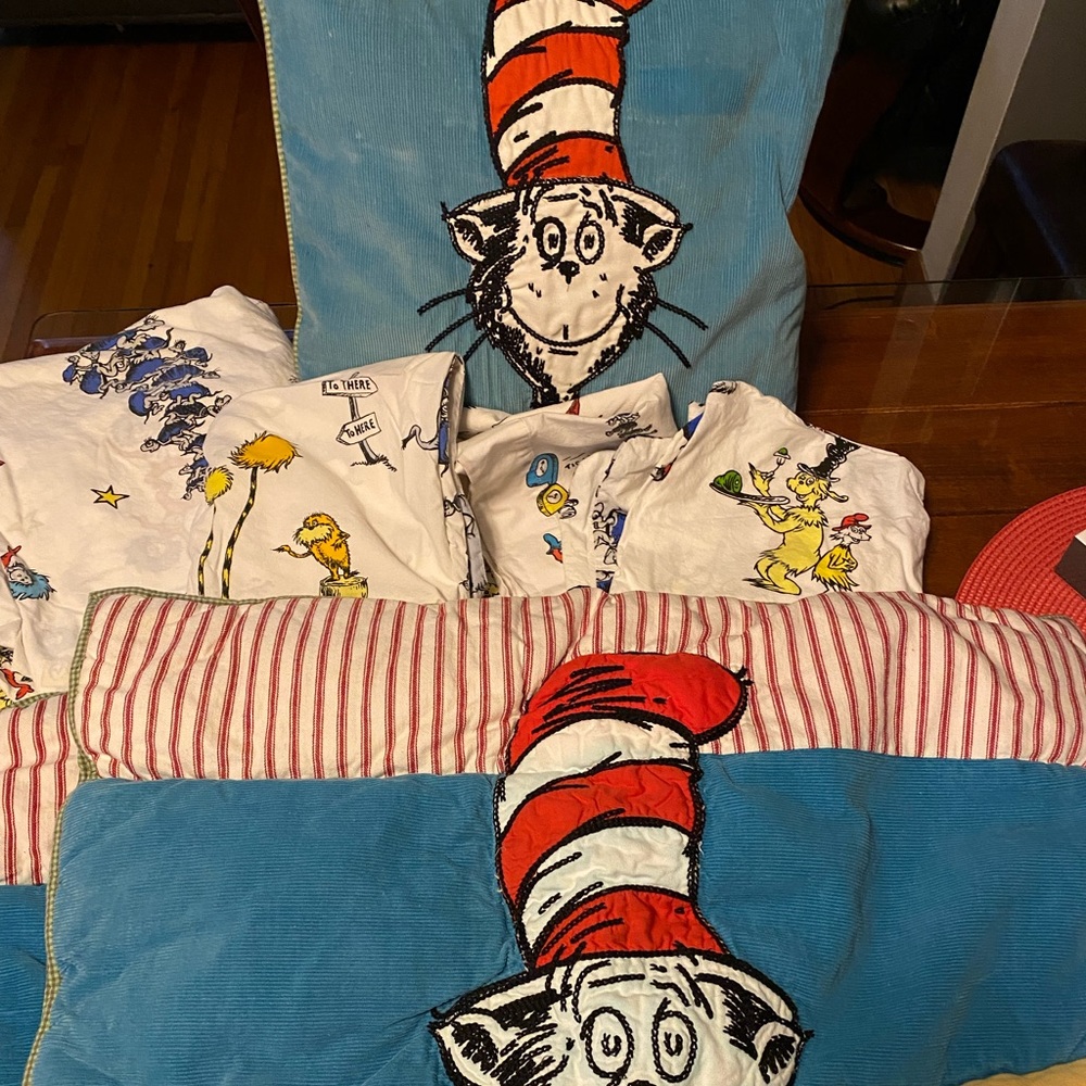 PBKids: Dr. Seuss Dble Bed sheets w/ 3 pillow cases, 2  Shams, and 1 Deco Pillow